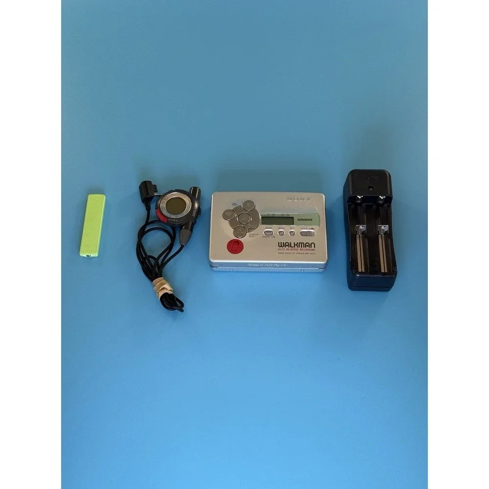 Sony WM-GX674 Silver FM/AM Walkman.  PLEASE READ